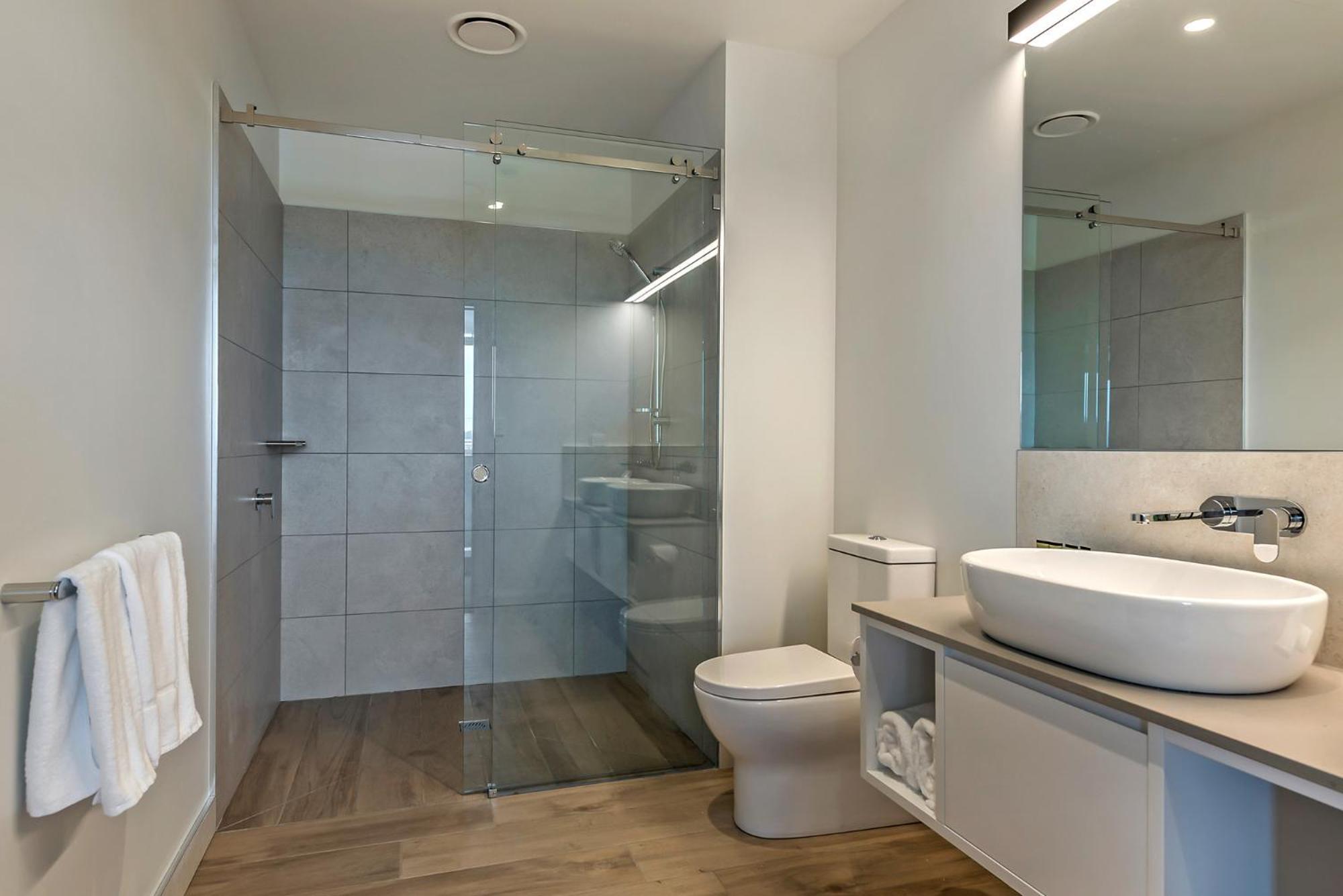 فندق Peppers Silo لونسيستون المظهر الخارجي الصورة A modern bathroom
