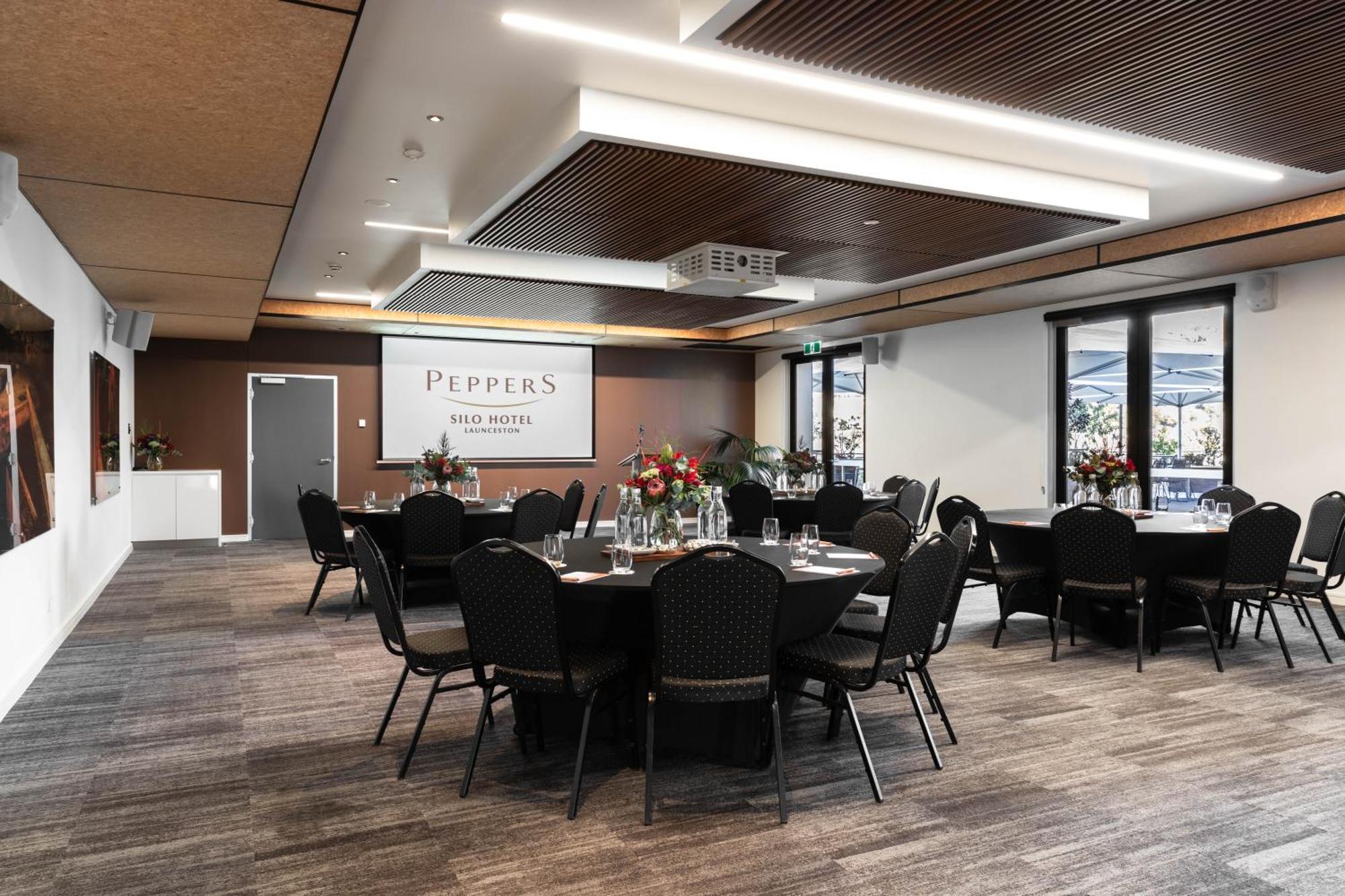 فندق Peppers Silo لونسيستون المظهر الخارجي الصورة The Boardroom at the Pepper Institute on the campus of Texas Tech University