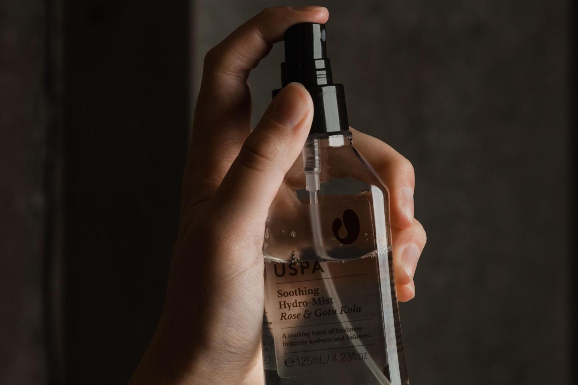 فندق Peppers Silo لونسيستون المظهر الخارجي الصورة A woman using a facial mist
