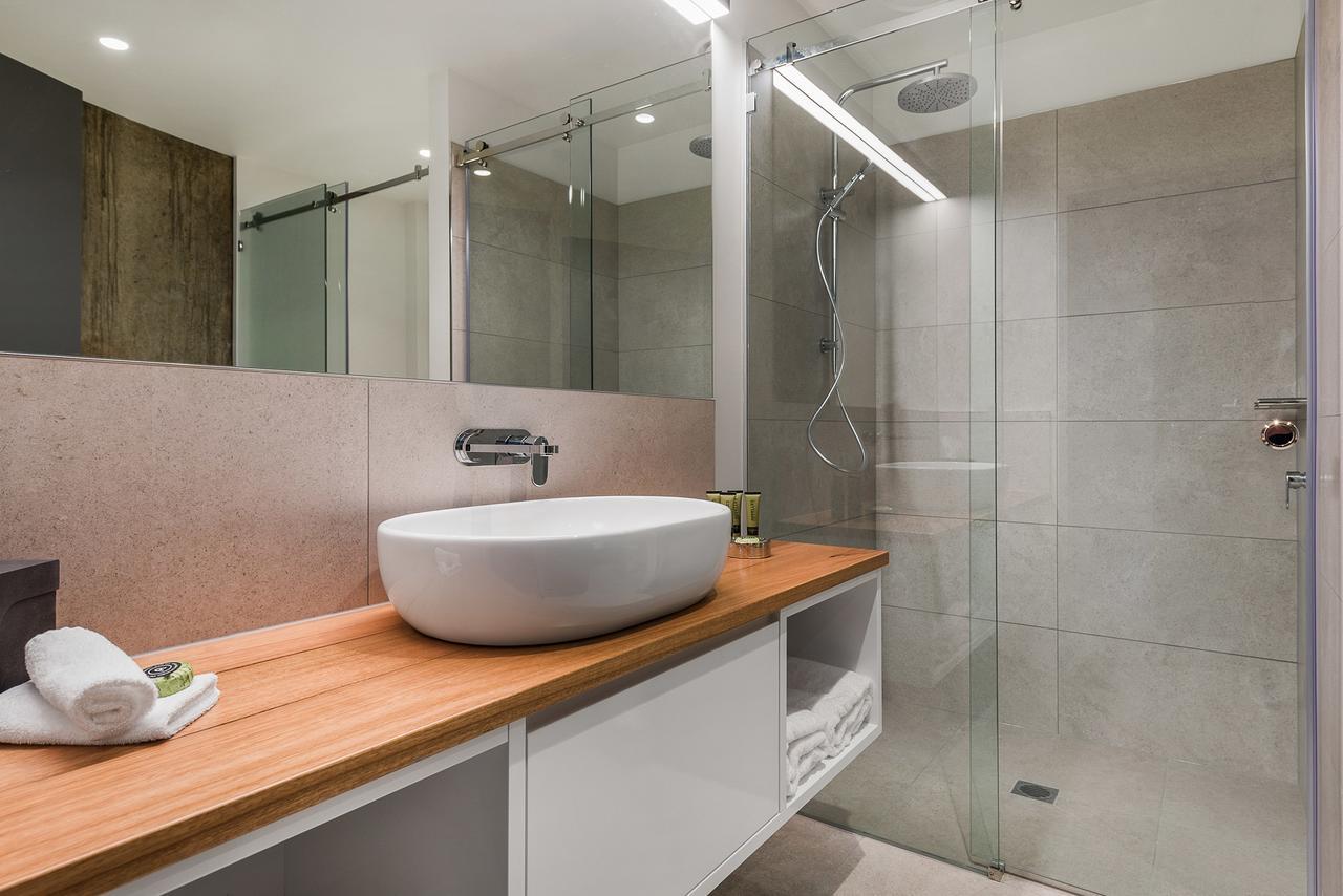 فندق Peppers Silo لونسيستون المظهر الخارجي الصورة A modern bathroom with a shower enclosure