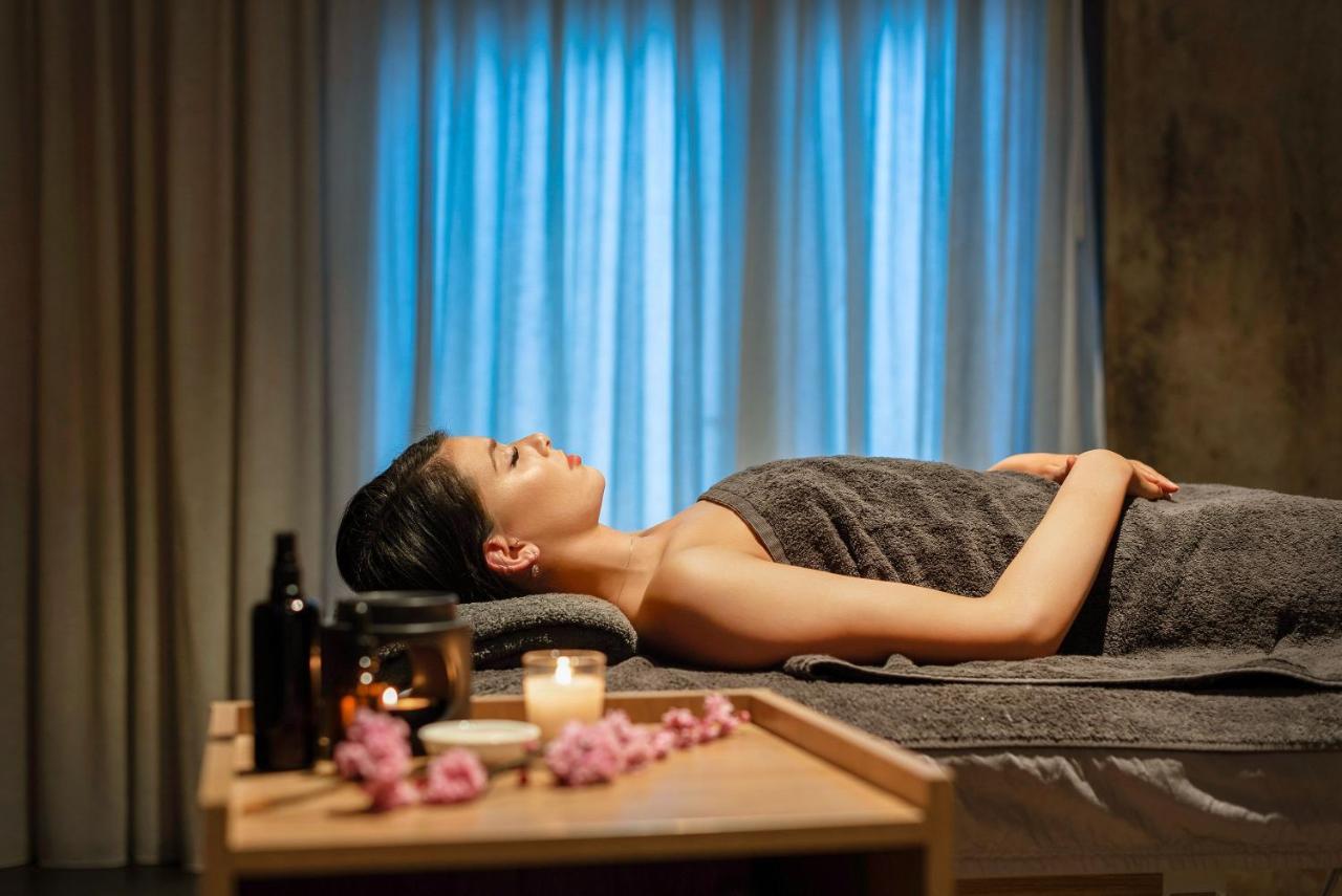 فندق Peppers Silo لونسيستون المظهر الخارجي الصورة A woman relaxing at a spa